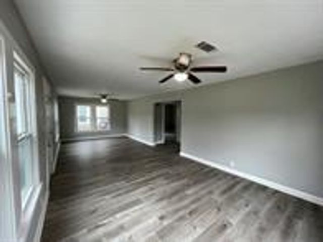 2327 4th Avenue N, Texas City, TX 77590