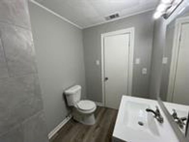 2327 4th Avenue N, Texas City, TX 77590