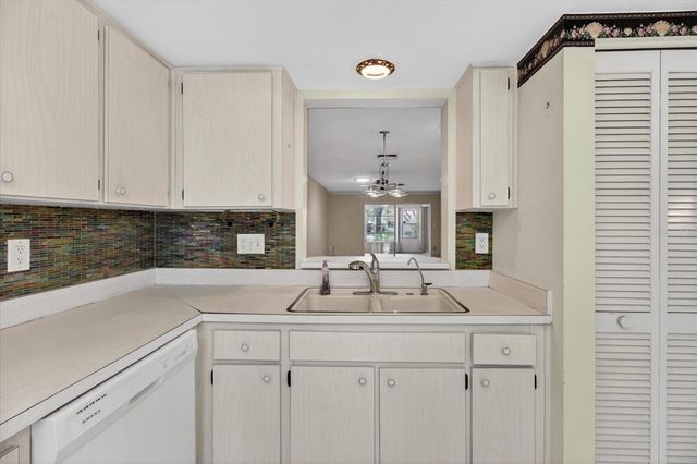 2211 LARK CIRCLE W D, Palm Harbor, FL 34684