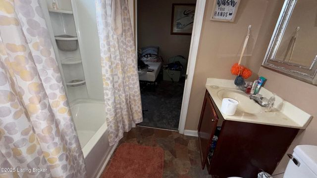 1606 Louis Coleman Jr Dr, Louisville, KY 40211