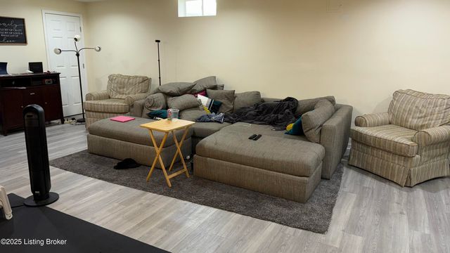 1606 Louis Coleman Jr Dr, Louisville, KY 40211