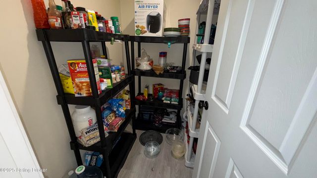 1606 Louis Coleman Jr Dr, Louisville, KY 40211