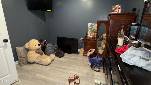 1606 Louis Coleman Jr Dr, Louisville, KY 40211