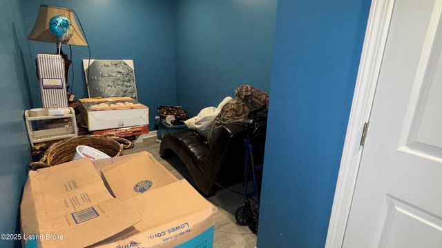 1606 Louis Coleman Jr Dr, Louisville, KY 40211