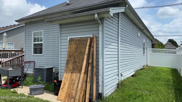 1606 Louis Coleman Jr Dr, Louisville, KY 40211