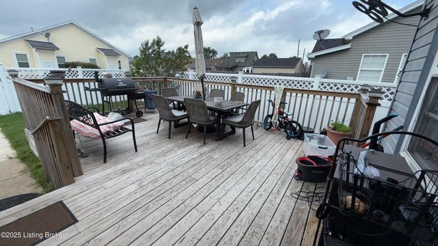 1606 Louis Coleman Jr Dr, Louisville, KY 40211