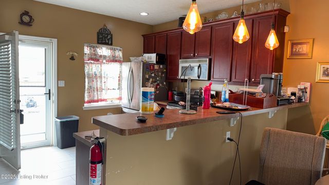 1606 Louis Coleman Jr Dr, Louisville, KY 40211