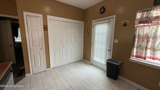 1606 Louis Coleman Jr Dr, Louisville, KY 40211