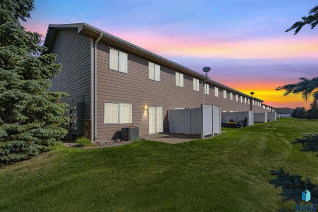 6501 S Santa Rosa Pl Place, Sioux Falls, SD 57108