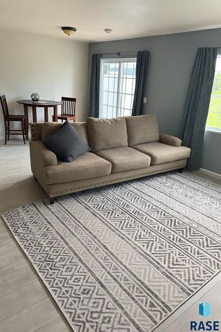 6501 S Santa Rosa Pl Place, Sioux Falls, SD 57108