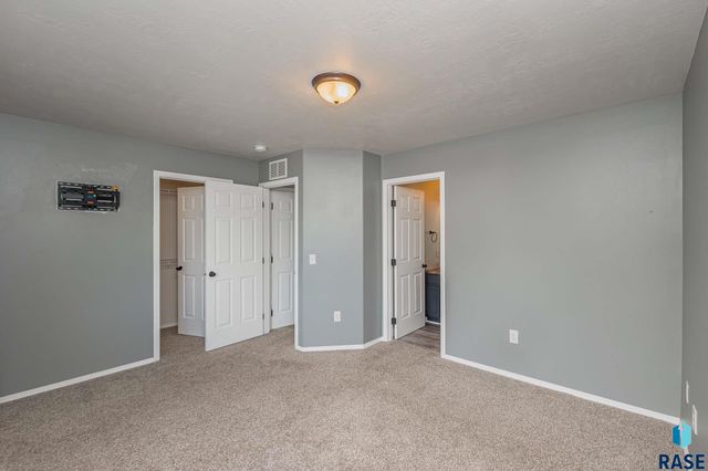 6501 S Santa Rosa Pl Place, Sioux Falls, SD 57108