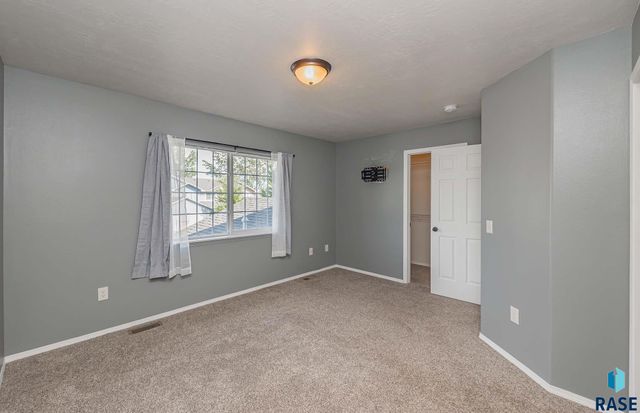 6501 S Santa Rosa Pl Place, Sioux Falls, SD 57108