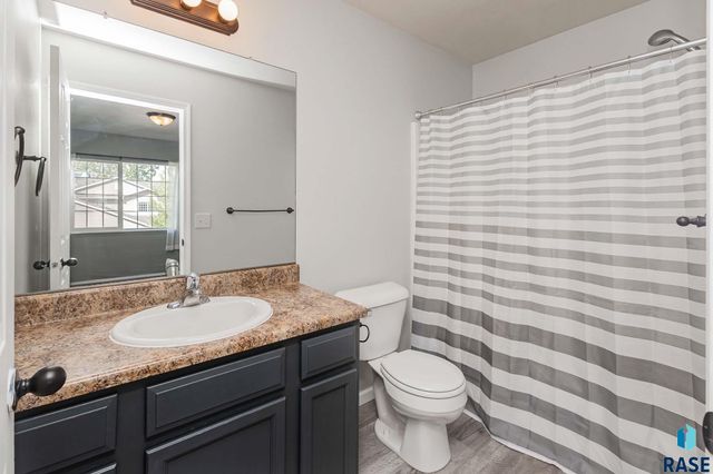 6501 S Santa Rosa Pl Place, Sioux Falls, SD 57108