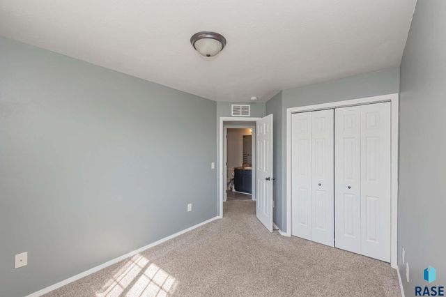 6501 S Santa Rosa Pl Place, Sioux Falls, SD 57108