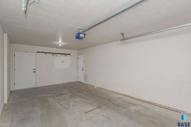 6501 S Santa Rosa Pl Place, Sioux Falls, SD 57108