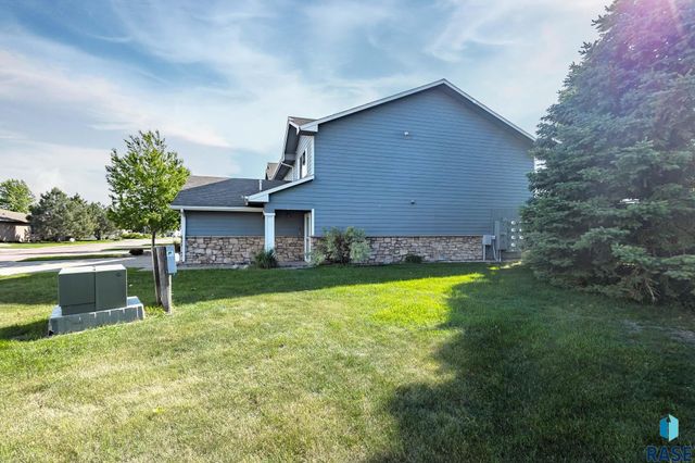 6501 S Santa Rosa Pl Place, Sioux Falls, SD 57108