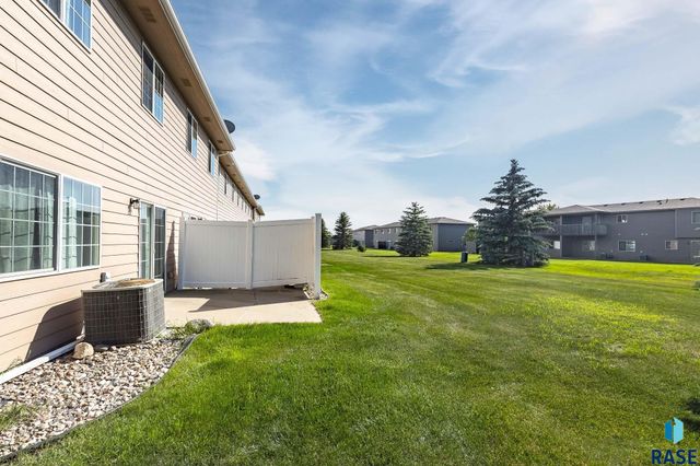 6501 S Santa Rosa Pl Place, Sioux Falls, SD 57108