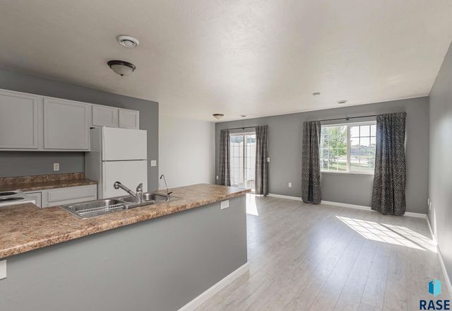 6501 S Santa Rosa Pl Place, Sioux Falls, SD 57108