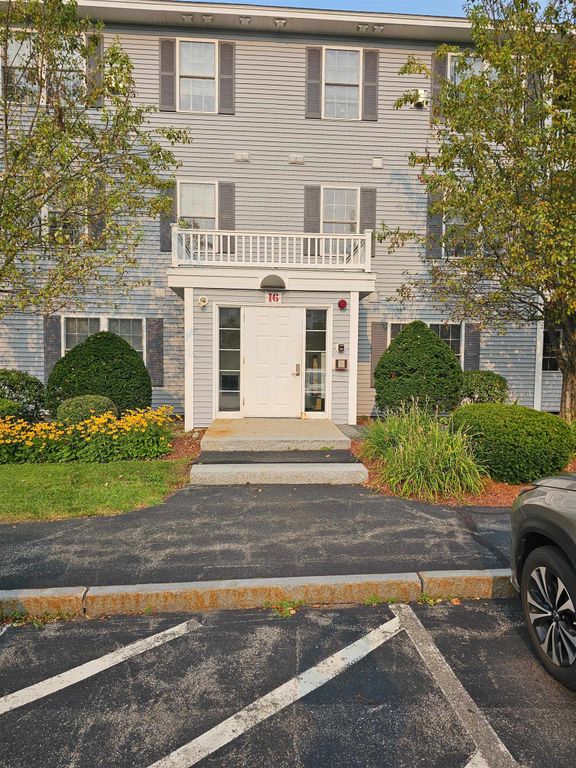 16 Crestview Cir Unit 175, Londonderry, NH 03053