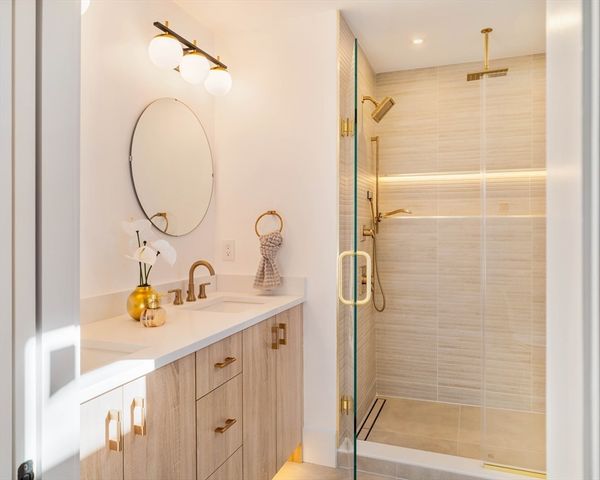 246 Bremen St 3, Boston, MA 02128