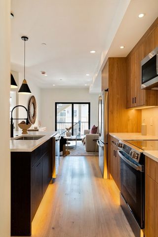 246 Bremen St 3, Boston, MA 02128