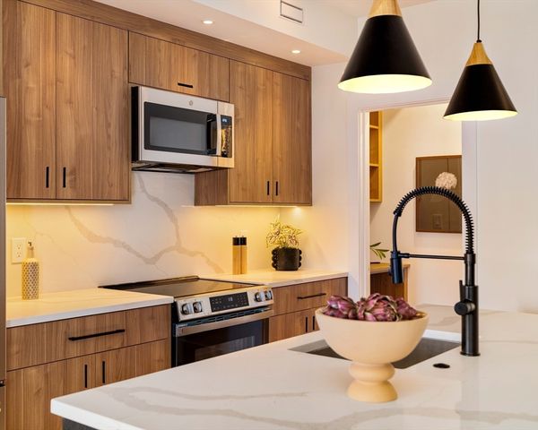 246 Bremen St 3, Boston, MA 02128