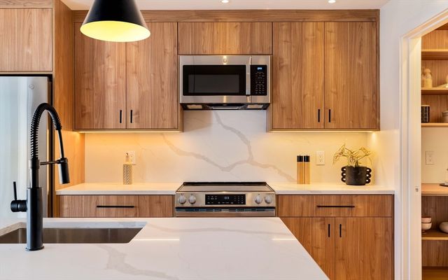 246 Bremen St 3, Boston, MA 02128