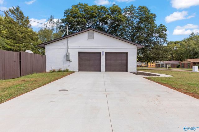 2702 Oakdale Terrace, Huntsville, AL 35810