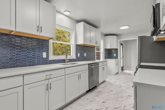 2702 Oakdale Terrace, Huntsville, AL 35810