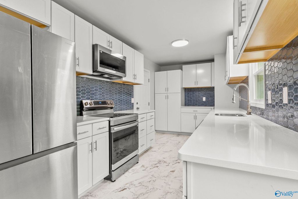 2702 Oakdale Terrace, Huntsville, AL 35810