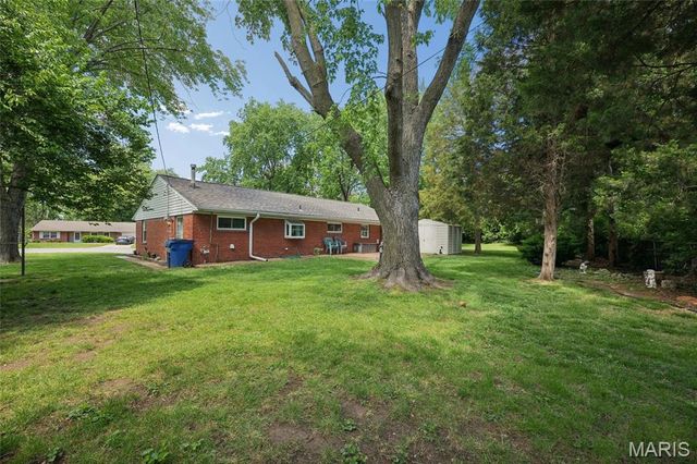 9 Hazelwood Court, Hazelwood, MO 63042