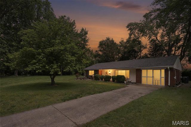 9 Hazelwood Court, Hazelwood, MO 63042
