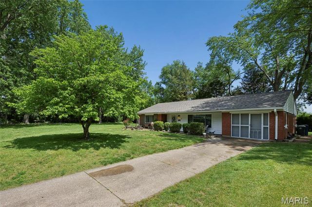 9 Hazelwood Court, Hazelwood, MO 63042