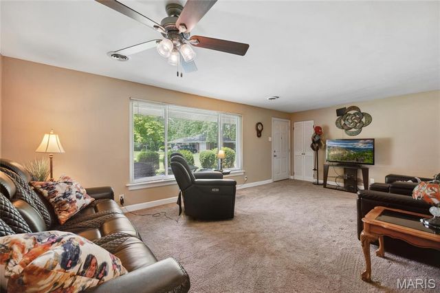 9 Hazelwood Court, Hazelwood, MO 63042