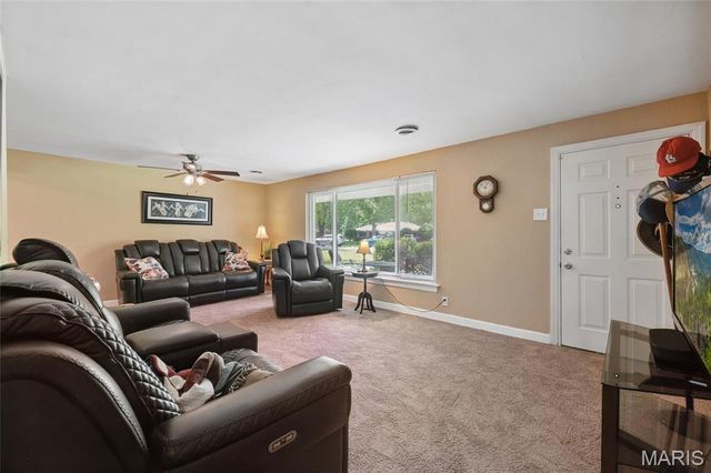 9 Hazelwood Court, Hazelwood, MO 63042
