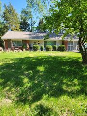 9 Hazelwood Court, Hazelwood, MO 63042
