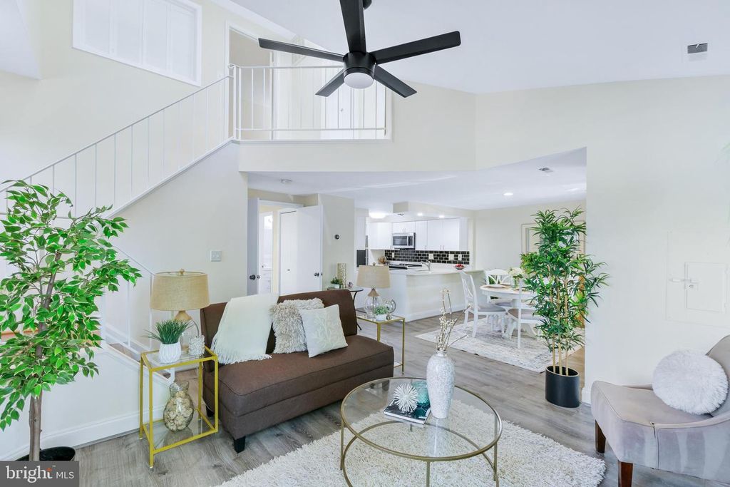 Image 1 of property listing at 19918 SUGAR NOTCH CIR, Montgomery Village, MD 20886