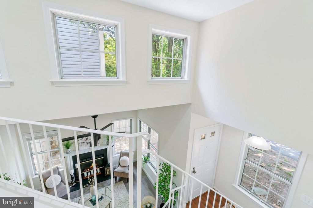 Image 13 of property listing at 19918 SUGAR NOTCH CIR, Montgomery Village, MD 20886