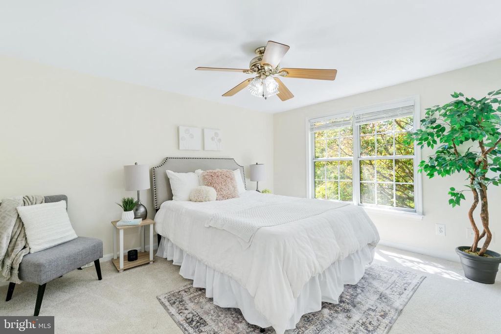 Image 14 of property listing at 19918 SUGAR NOTCH CIR, Montgomery Village, MD 20886