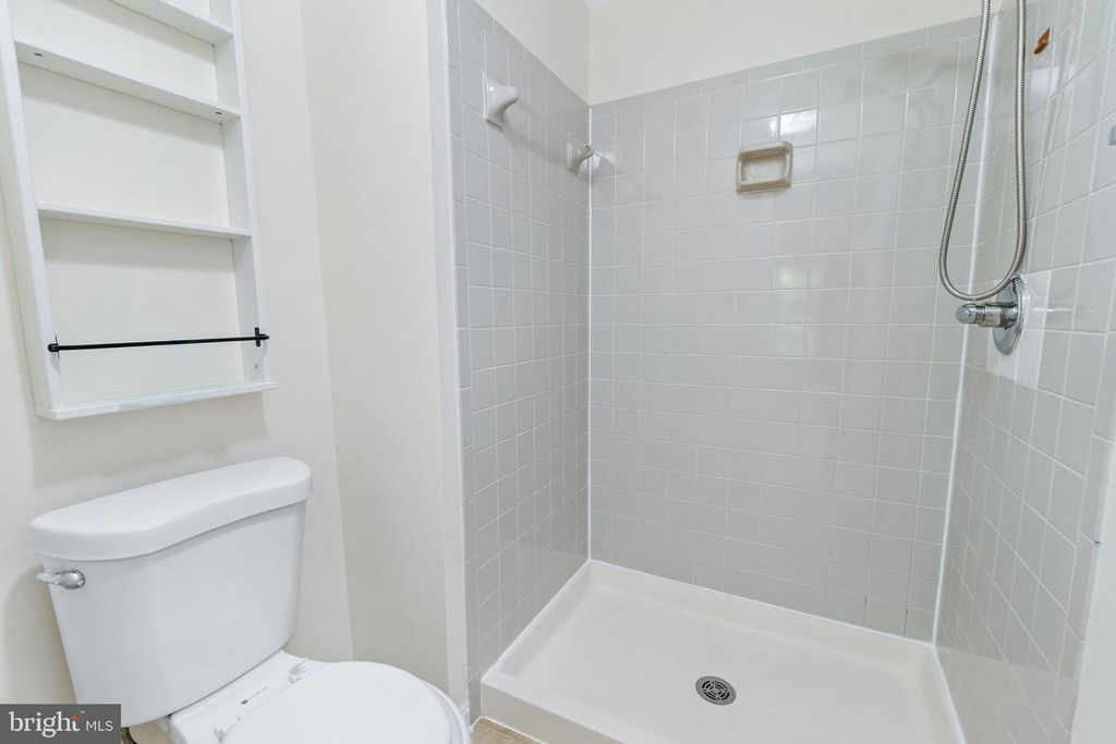 Image 20 of property listing at 19918 SUGAR NOTCH CIR, Montgomery Village, MD 20886