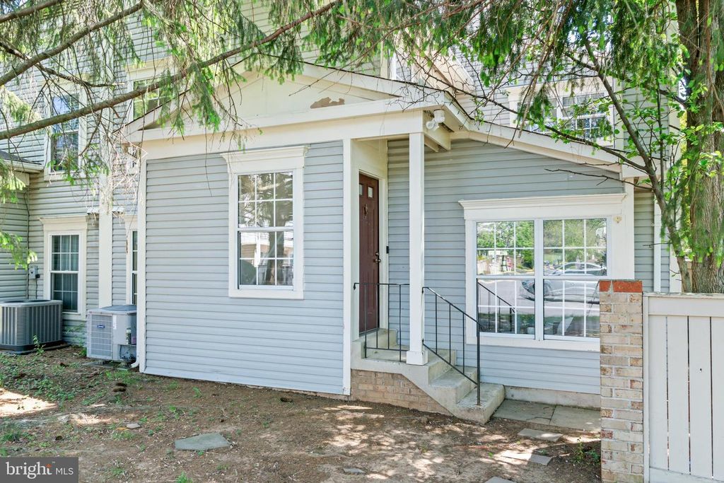 Image 21 of property listing at 19918 SUGAR NOTCH CIR, Montgomery Village, MD 20886