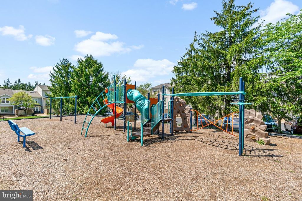 Image 23 of property listing at 19918 SUGAR NOTCH CIR, Montgomery Village, MD 20886