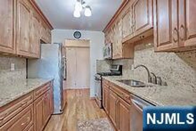 2185 Lemoine Avenue 2G, Fort Lee, NJ 07024