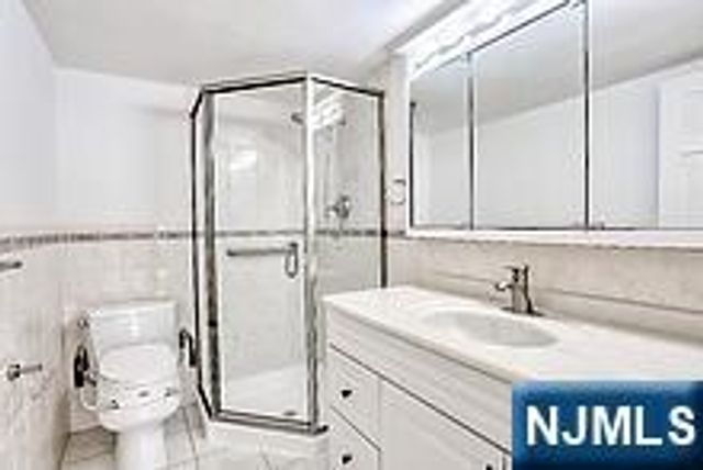 2185 Lemoine Avenue 2G, Fort Lee, NJ 07024