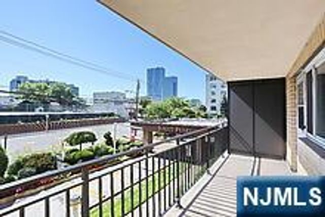 2185 Lemoine Avenue 2G, Fort Lee, NJ 07024