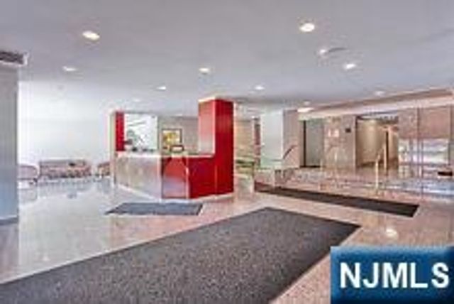 2185 Lemoine Avenue 2G, Fort Lee, NJ 07024