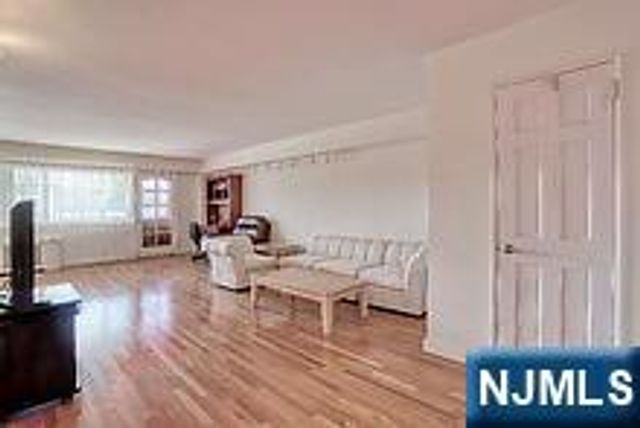 2185 Lemoine Avenue 2G, Fort Lee, NJ 07024