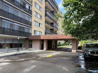 2185 Lemoine Avenue 2G, Fort Lee, NJ 07024