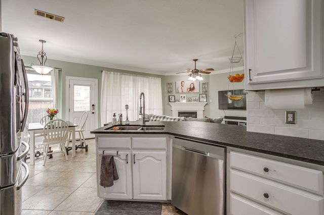 8737 Sunset Trace Drive, Fort Worth, TX 76244