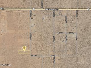 Avenue W8 / 185th St E, Llano, CA 93544